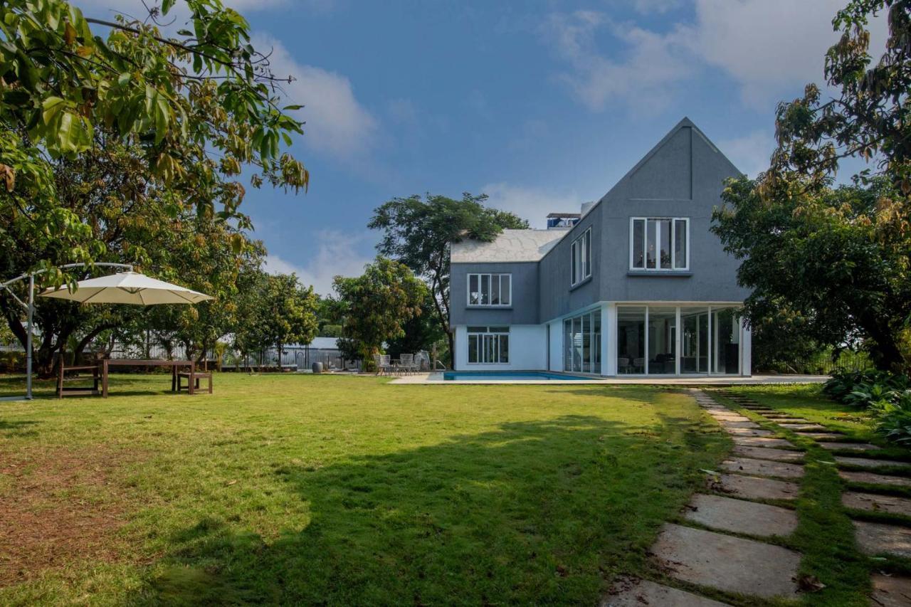 Twilight Grove By Stayvista - Pool- View Villa With Manicured Lawn, Contemporary Interiors & Home Theatre Karjat Eksteriør bilde