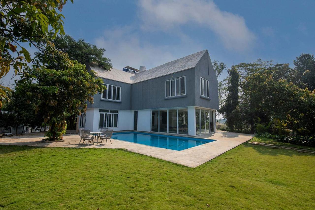 Twilight Grove By Stayvista - Pool- View Villa With Manicured Lawn, Contemporary Interiors & Home Theatre Karjat Eksteriør bilde