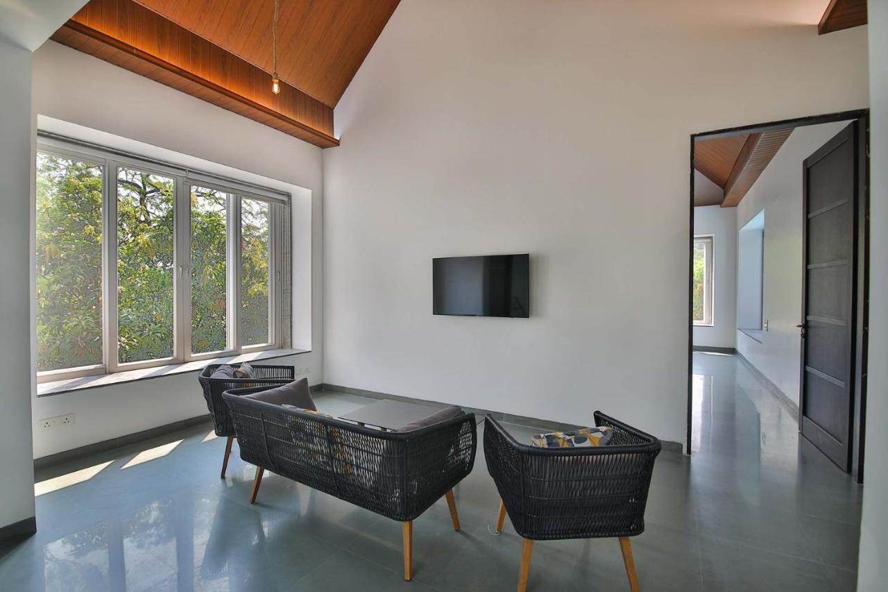 Twilight Grove By Stayvista - Pool- View Villa With Manicured Lawn, Contemporary Interiors & Home Theatre Karjat Eksteriør bilde