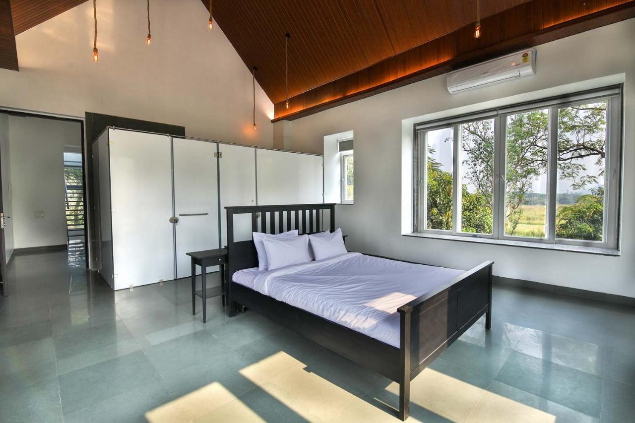 Twilight Grove By Stayvista - Pool- View Villa With Manicured Lawn, Contemporary Interiors & Home Theatre Karjat Eksteriør bilde