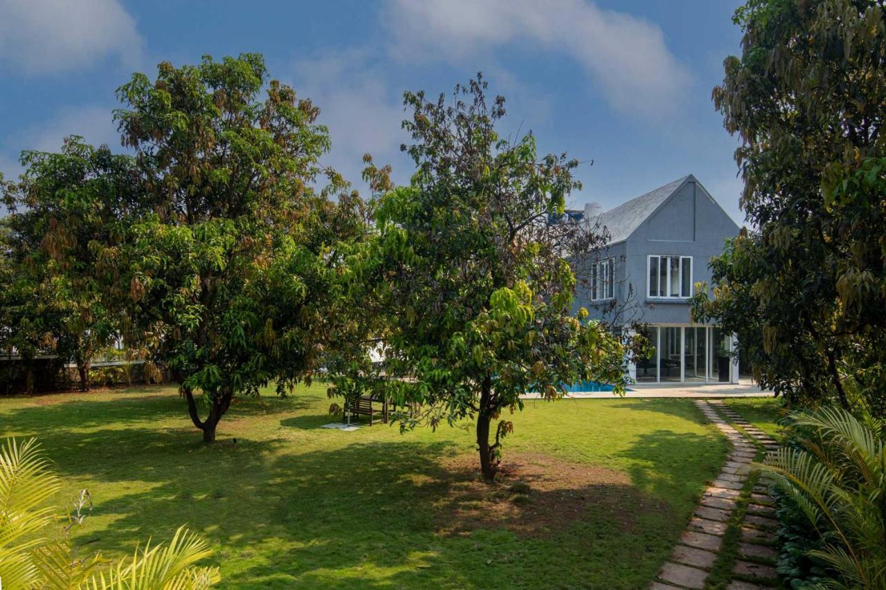 Twilight Grove By Stayvista - Pool- View Villa With Manicured Lawn, Contemporary Interiors & Home Theatre Karjat Eksteriør bilde